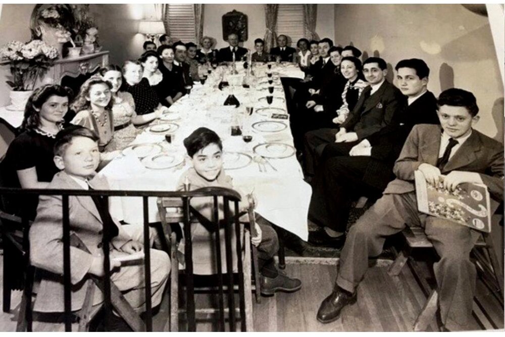 At a Passover seder in the late 1940s, the young man in the center looking at the camera is the author of this column.
